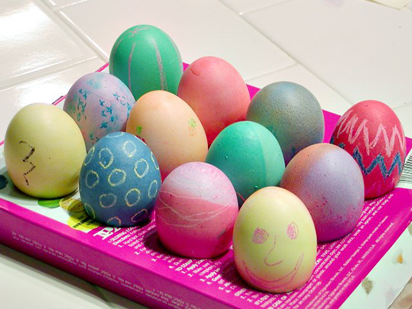 Colorindo ovos para a Páscoa